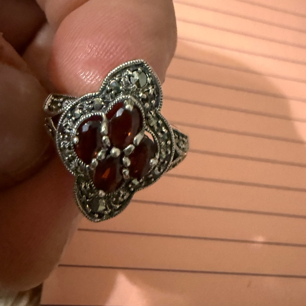 Source Unknown Ornate Silver Ring With Deep Red G… - image 4